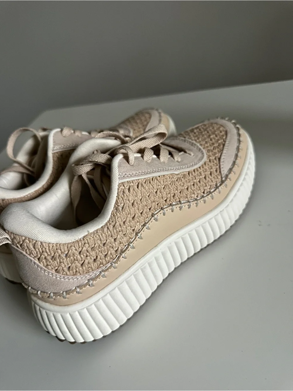 Dream Pairs Women’s Beige Crochet Platform Sneakers Lace-Up Size 6 Like New